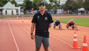 Setiyo Budi Hartanto (tengah), pelatih para atletik Indonesia di ASEAN Para Games 2025. (Dok. NPC Indonesia)