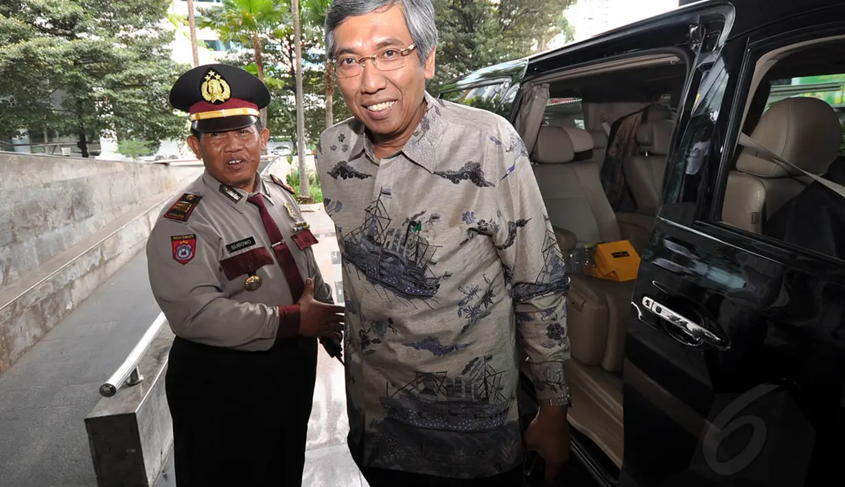 Wamenkeu sekaligus Plt Dirjen Pajak, Mardiasmo mendatangi gedung KPK, Jakarta, Senin (1/12/2014). Mardiasmo datang untuk berkonsultasi dengan para pimpinan KPK. (Liputan6.com/Miftahul Hayat)