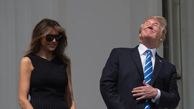 Donald Trump Sempat Lihat Gerhana Matahari dengan Mata Telanjang