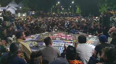 Gabungan suporter bola di Kota Probolinggo menggelar doa bersama untuk korban kerusuhan Kanjuruhan Malang. (Istimewa)