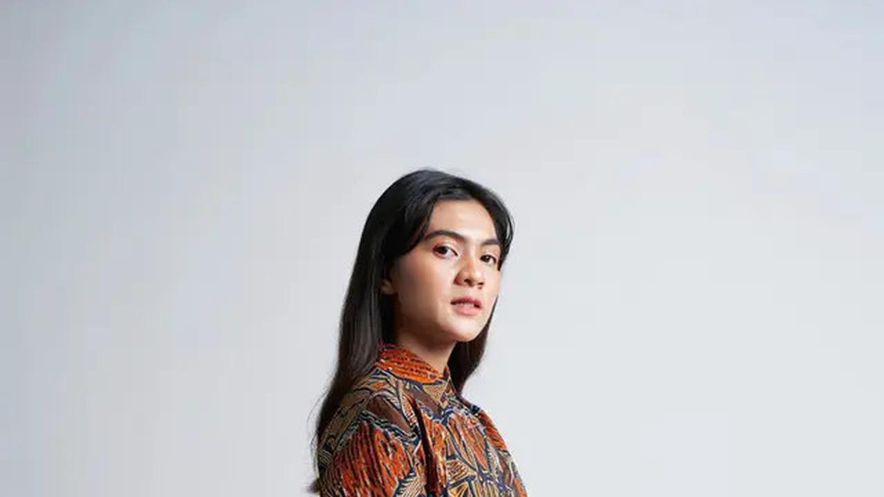 Baju Batik Cocok dengan Celana Apa? Ini 7 Model Celana yang Bisa Kamu Andalkan