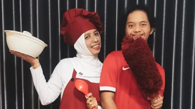 Kekompakan anak disabilitas dan orangtuanya dalam mengikuti lomba foto agustusan