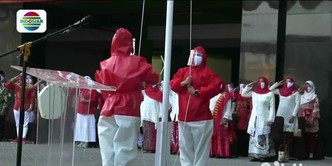 VIDEO: Pegawai RSI di Sidoarjo Pakai APD Lengkap Saat Upacara 17 Agustus