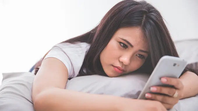 menghubungi pasangan