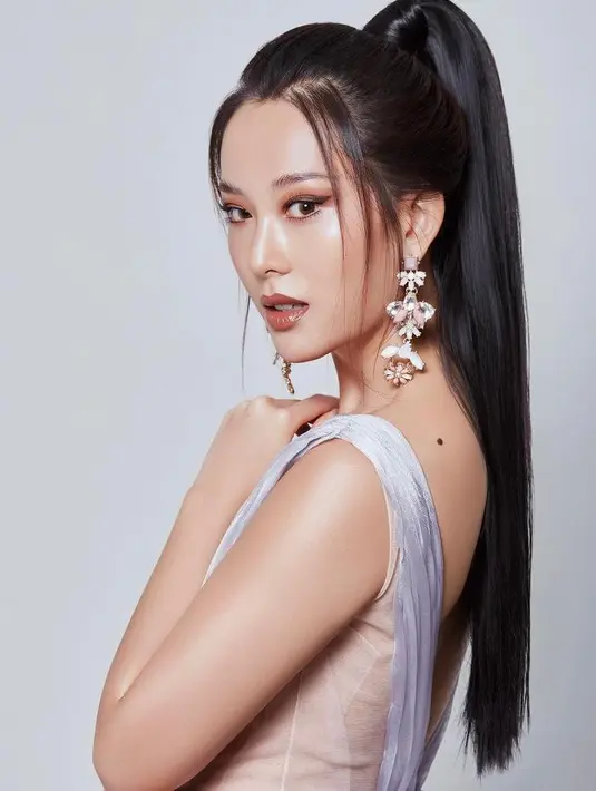 <p>Selain cantik dan berbakat, Olivia Aten juga pintar. Dia merupakan seorang lulusan dari University of the West of England. (Instagram/olivia_aten).</p>