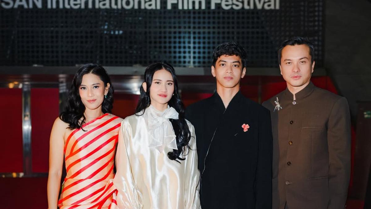 Pertemuan Memesona Old Cinta &amp; New Cinta Rangga di Busan International Film Festival, Harleyava Princy Tampil Serba Putih