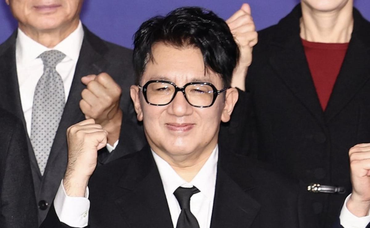 Penampilan Baru Bang Si Hyuk di Publik Sukses Jadi Sorotan Netizen, Disebut Tampak Berbeda