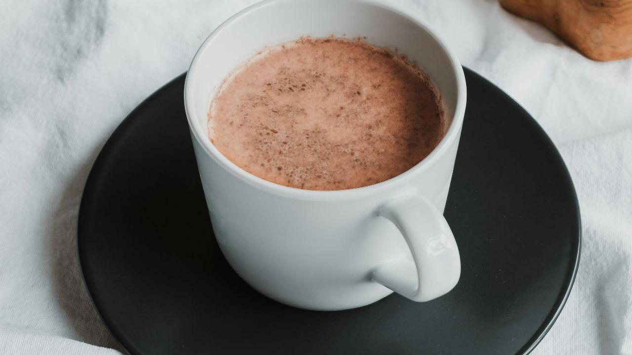 Kakao mengandung antioksidan bernama flavonoid yang dapat membantu menurunkan LDL.<br><br>Namun, manfaat tersebut bisa didapat jika kakao dikonsumsi tanpa ada tambahan gula atau pemanis buatan berlebih.