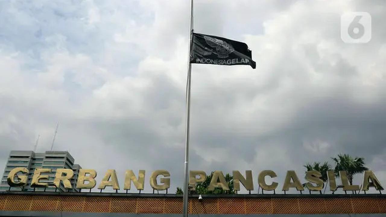 Aksi Bakar Ban Panaskan Unjuk Rasa Menolak Pengesahan RUU TNI Jadi Undang-Undang
