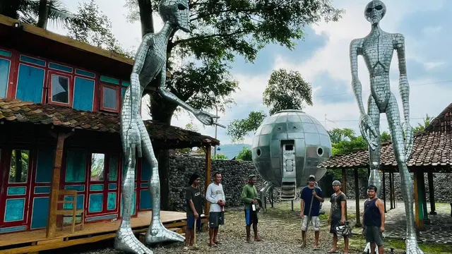 Kampung Alien