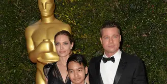 Belum usai dari keramaian publik soal perceraian Angelina Jolie dan Brad Pitt, kini muncul berita menghebohkan pertengkaran Pitt dan Maddox, anak angkat pertama Jolie saat mereka melakukan perjalanan menuju Perancis minggu lalu. (AFP/Bintang.com)