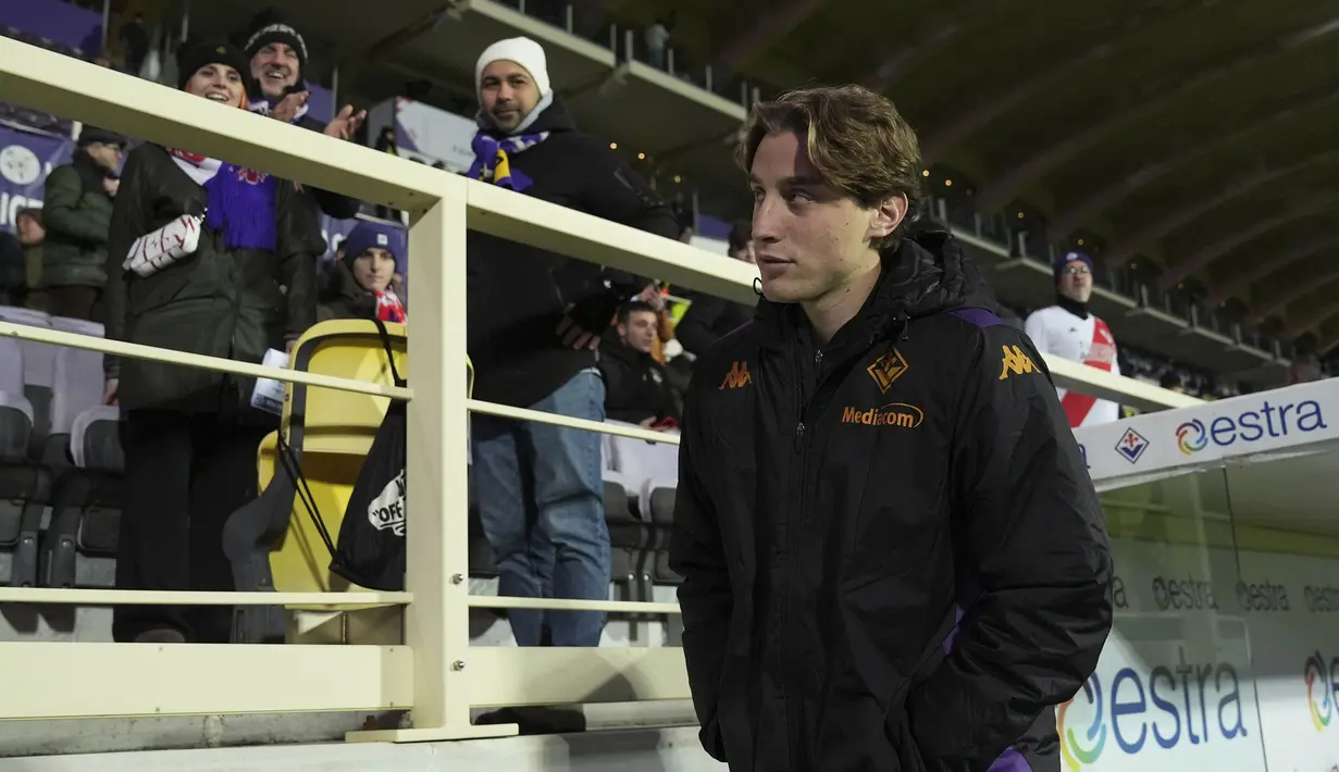 Pemain Fiorentina, Edoardo Bove hadir dalam laga lanjutan Liga Italia 2024/2025 melawan Udinesie di Artemio Franchi Stadium, Florence, Italia, Selasa (24/12/2024) WIB. (AP Photo/LaPresse/Massimo Paolone)