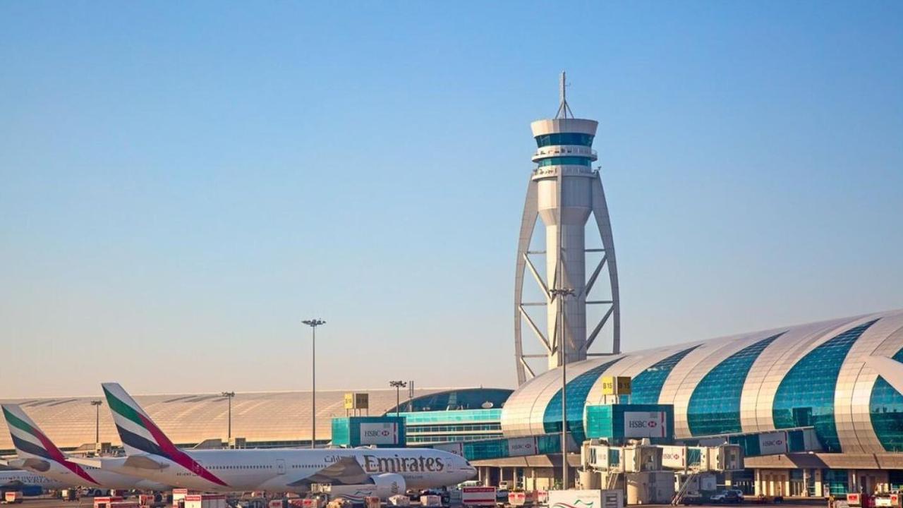 Dikutip dari Khaleej Times, Dubai Airports membatalkan 45 penerbangan akibat hujan deras dan angin kencang ini.