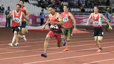 Purnomo Sapto Yogo pelari Indonesia meraih medali emas di nomor 100 meter putra klasifikasi T37 pada Asian Para Games 2018, di Stadion Utama Gelora Bung Karno Jakarta, Selasa (9/10/2018).  (Bola.com/Peksi Cahyo)