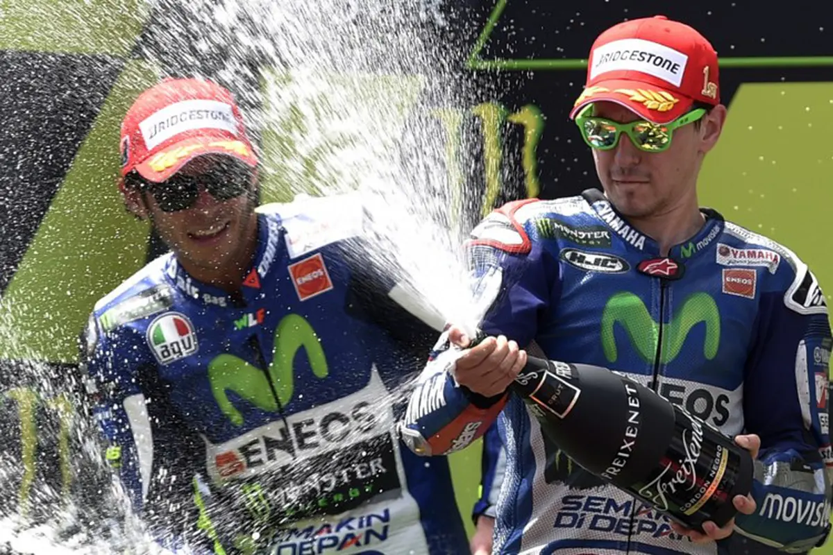 Valentino Rossi - Jorge Lorenzo (AFP PHOTO / LLUIS GENE)