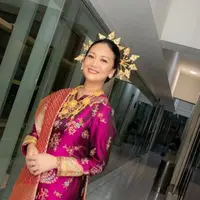 Potret Cantik Nola B3 Pakai Baju Kuruang yang Anggun dalam Konser Kenangan untuk Elly Kasim. (instagram/riafinola)