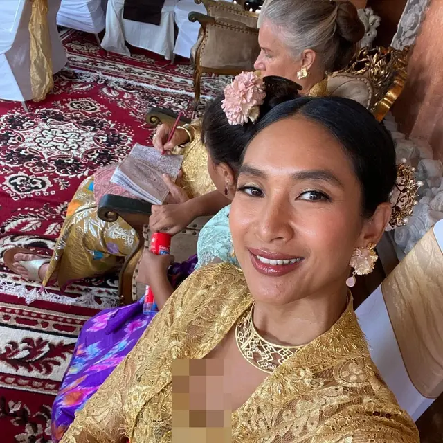 Berasal dari Australia, Ini 6 Potret Kebersamaan Happy Salma dan Ibu Mertua