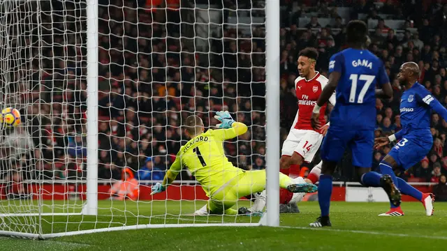 Rihanna Tonton Pertandingan Arsenal Kontra Everton