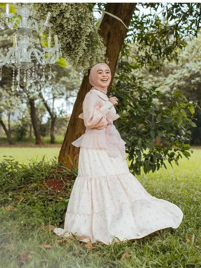 Duet Bareng Ungu di Lagu Religi, Ini 7 Pesona Lesti Kejora