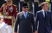 VIDEO: Momen Keakraban Didit Dengan Keluarga Macron, Tundukkan Kepala Saat Antar Kepergian