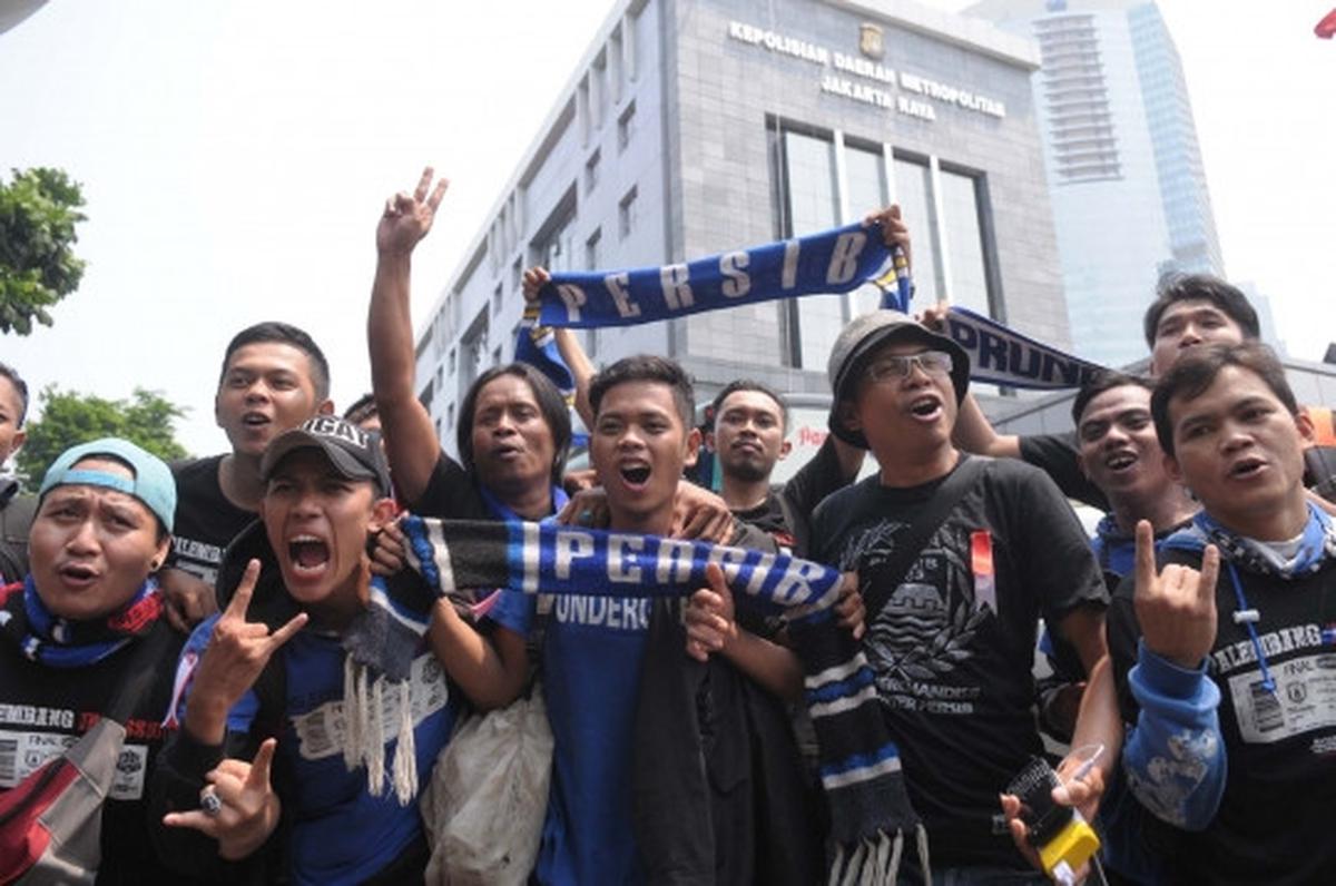 Rombongan Bobotoh tiba di Polda Metro Jaya