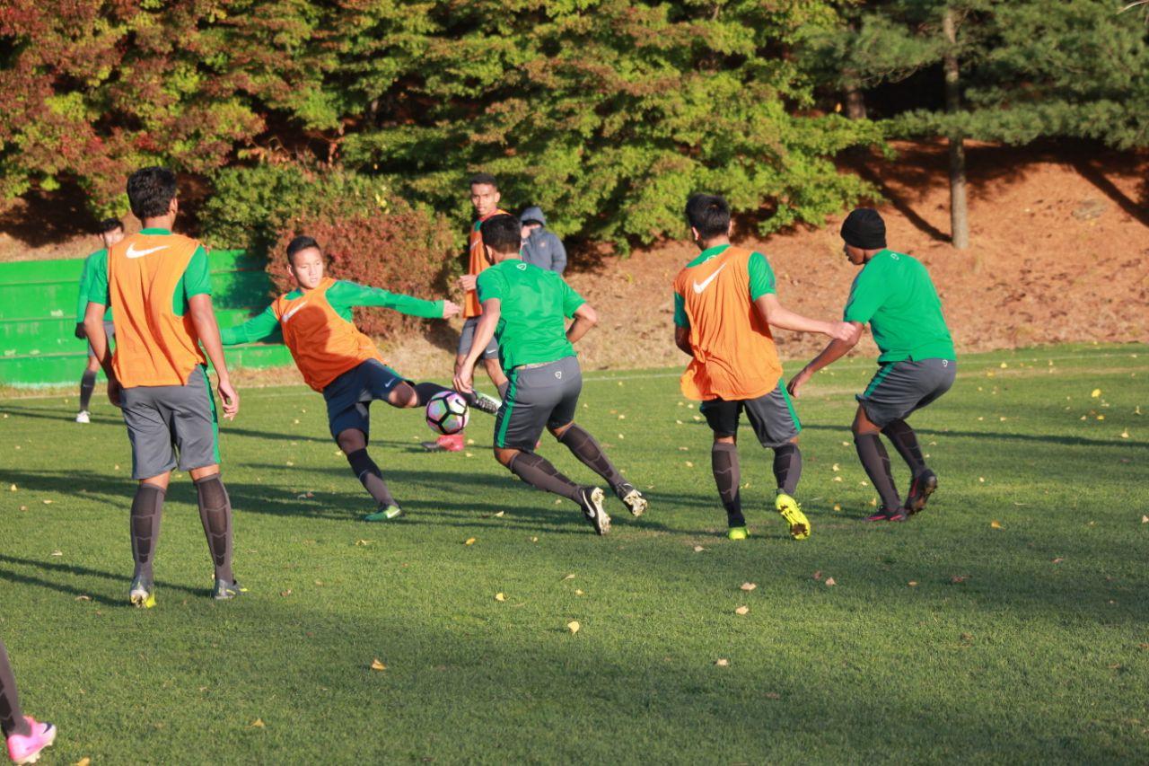 Timnas Indonesia U-19 melakukan latihan di Paju, Korea Selatan. (dok PSSI)