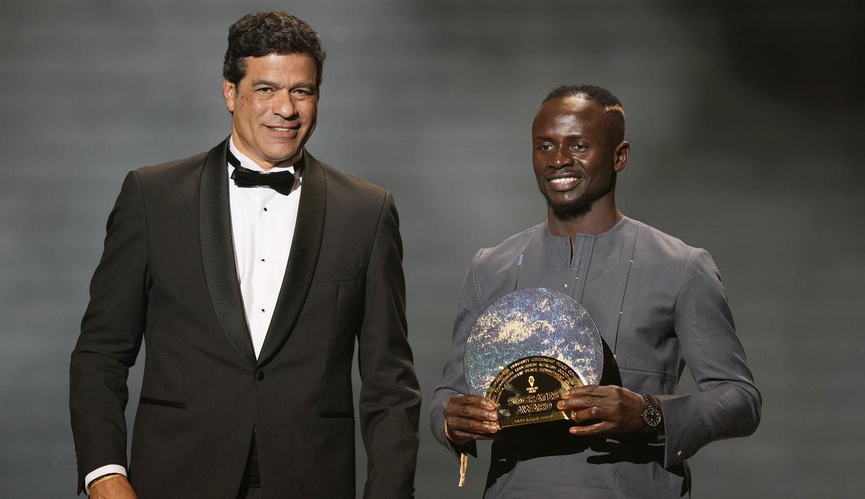 Dilansir dari beIN Sports, Rai mengatakan bahwa Socrates selalu percaya pada kekuatan olahraga untuk memobilisasi dan mengubah masyarakat agar lebih setara. (AP/Francois Mori)