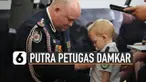Petugas pemadam kebakaran sukarela Australia, Geoffrey Keaton tewas. Usai mobil pemadam terguling tertimpa pohon jatuh akibat terbakar.