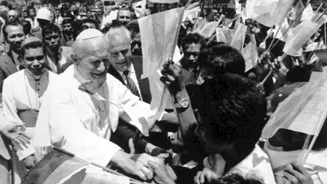 Foto arsip 12 Oktober 1989 ini menunjukkan saat Paus Yohanes Paulus II mengunjungi Dili, Timor Timur (saat itu).