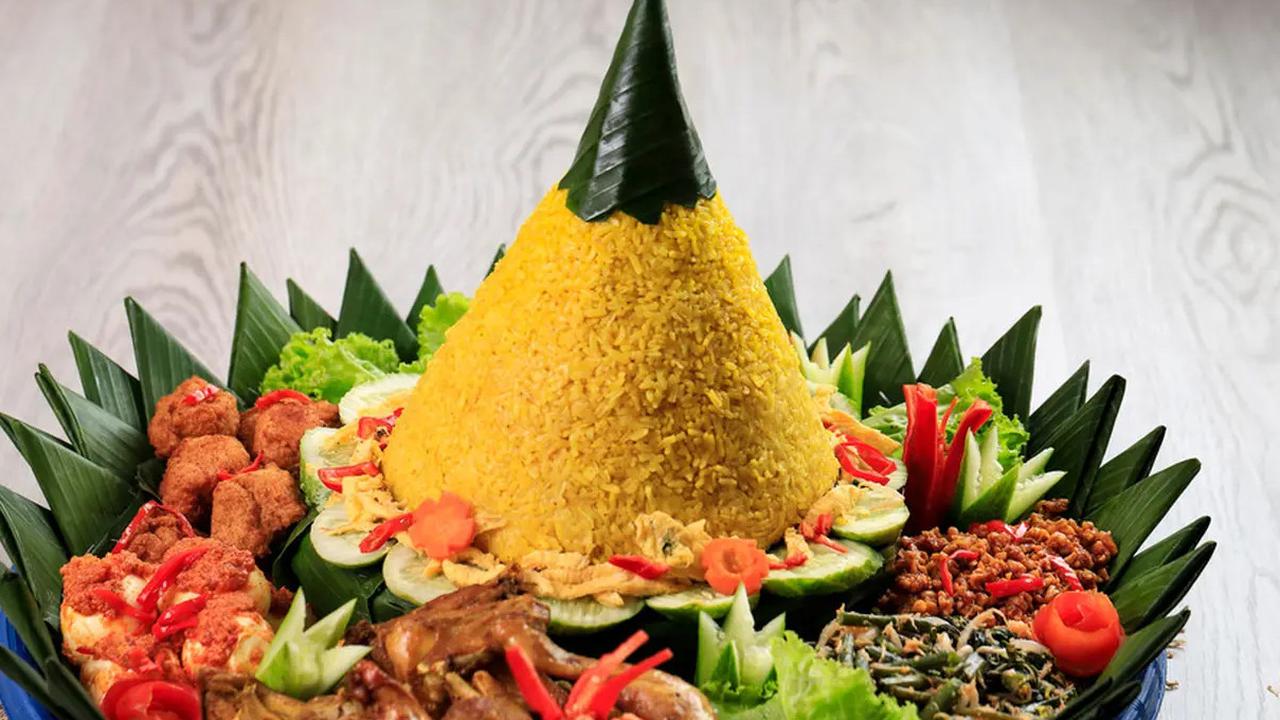 Tak Hanya Bentuk Segitiga yang Unik, Nasi Tumpeng Memiliki Filosofi yang Panjang dan Bersejarah di Indonesia