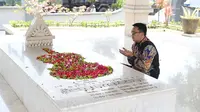 Menpora Imam Nahrawi ziarah ke makam pencipta Lagu Kebangsaan Indonesia Raya, Wage Rudolf Soepratman di Kenjeran, Surabaya, Jawa Timur, Sabtu (31/3) pagi.
