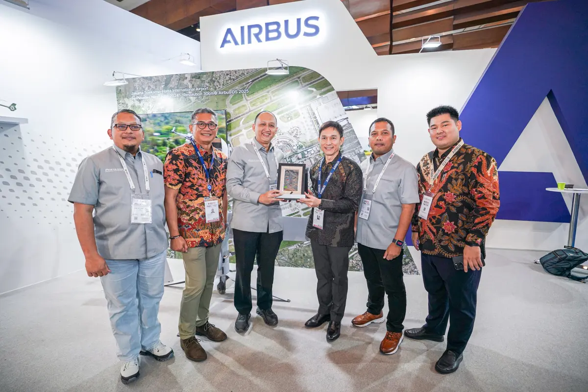 Pertemuan lanjutan Pertamina Patra Niaga dengan Airbus pada ajang Indo Defence 2025 yang berlangsung pada Kamis (12/6/2025) di JIExpo Kemayoran, Jakarta. (Dok Pertamina)
