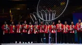 Tim Indonesia berdiri di podium dengan medali perak setelah final Piala Uber yang diadakan di Chengdu, Provinsi Sichuan, China, Minggu, 5 Mei 2024. (AP Photo/Ng Han Guan)