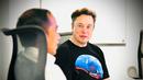 <p>Presiden Joko Widodo atau Jokowi berdiskusi dengan Elon Musk di markas SpaceX di Boca Chica, Amerika Serikat, Sabtu, 14 Mei 2022. Dalam kesempatan ini, Jokowi dan Elon Musk sempat melakukan diskusi singkat dilanjutkan berkeliling melihat fasilitas markas besar SpaceX tersebut. (Foto: Laily Rachev - Biro Pers Sekretariat Presiden)</p>