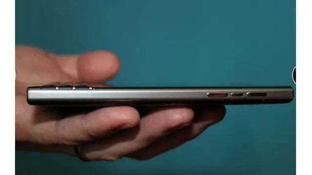 BlackBerry Passport (cnet.com)
