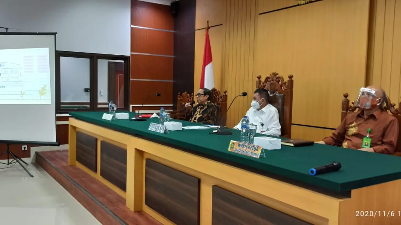 Wakil Ketua KPK RI Nawawi Pomolango memimpin rapat koordinasi APH di Sulut.