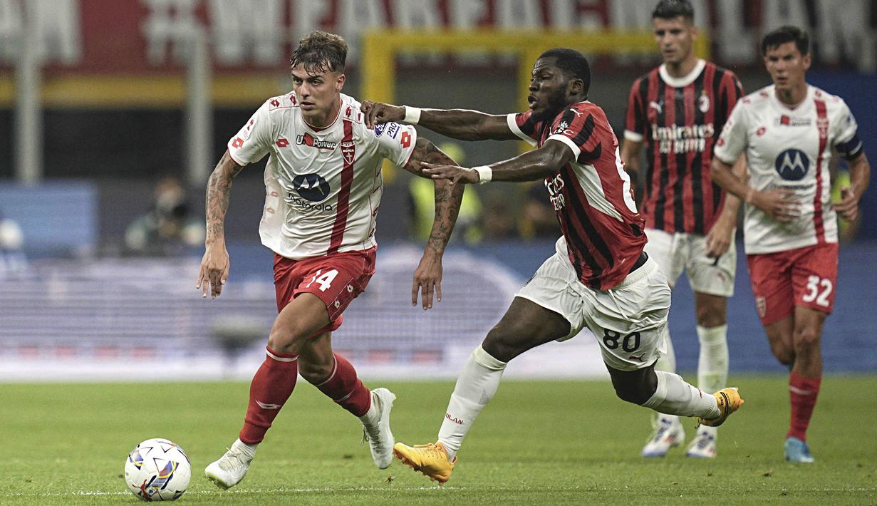 Pertandingan persahabatan pramusim ini diselenggarakan untuk menghormati Silvio Berlusconi, yang pernah menjadi Presiden kedua klub tersebut semasa hidupnya. (Marco Alpozzi/LaPresse via AP)