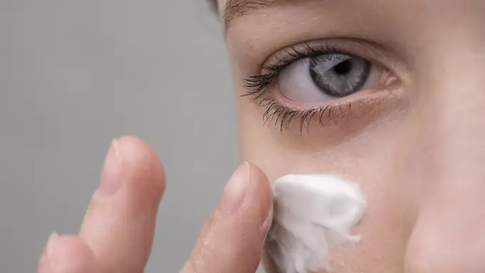 Kesalahan Penggunaan Eye Cream yang Dapat Merusak Kulit di Sekitar Mata (Freepik)