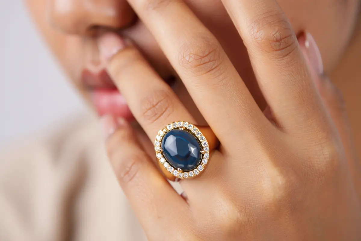 Model Cincin Emas Batu Akik Wanita (Foto: Reve Art AI)