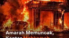 Kantor Mahkamah Agung Albania terbakar saat bentrokan demonstran dan polisi memasuki hari kelima di Tirana! Rekaman di lokasi memperlihatkan api melalap sebagian gedung pengadilan tertinggi tersebut, disertai kepulan asap tebal. Pintu masuk Bank Albania juga dilaporkan terbakar hingga petugas pem...