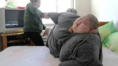Dengan sepenuh hati, ia merawat kedua anak kembarnya yang mengalami lumpuh otak, autis dan obesitas.