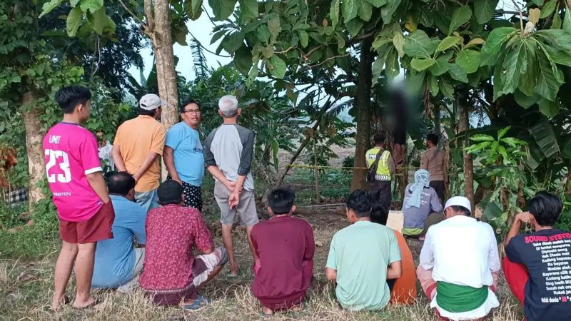 Lokasi penemuan anggota  DPRD Bojonegoro yang bunuh diri. (Adirin/Liputan6.com)