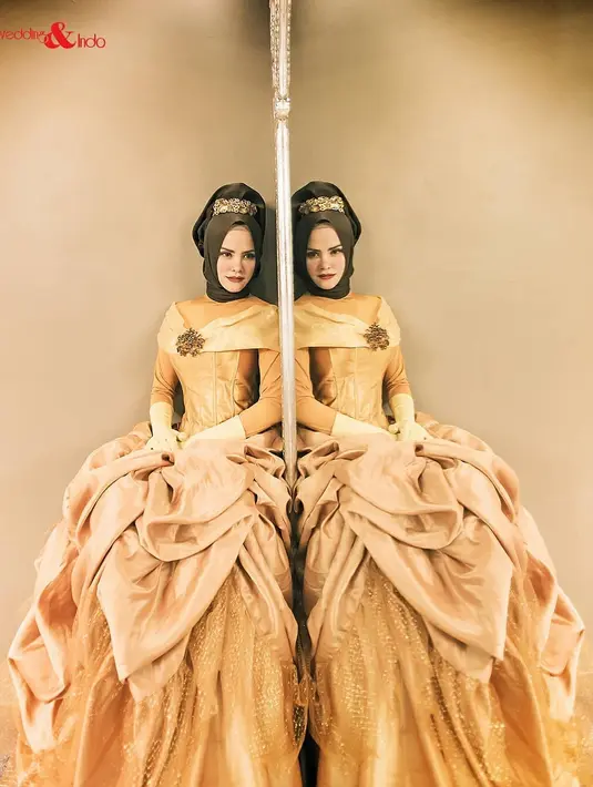 Sebuah pesta nikah yang dirancang super mewah untuk pasangan ini. Menurut Vicky, ia merogoh kocek hingga empat miliar demi menyewa kapal feri dan helikopter untuk atraksinya. (Instagram/wedding_and_indo)