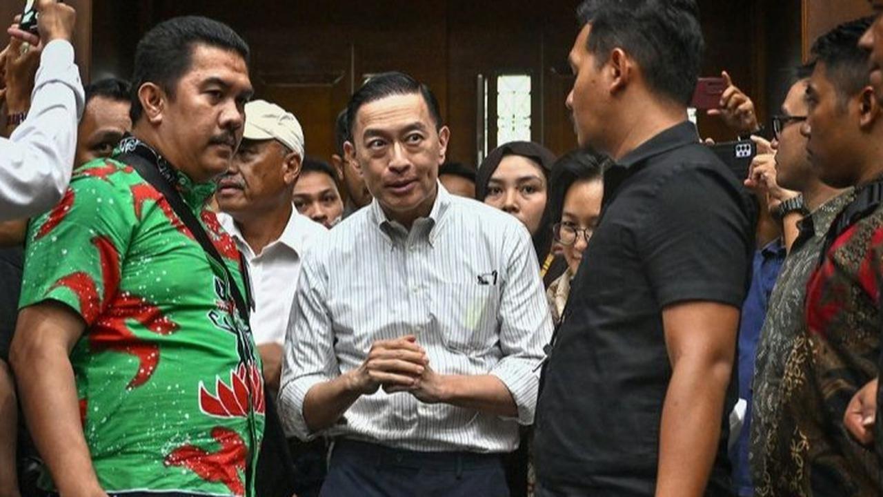 VIDEO: Kuasa Hukum Usai Tom Lembong Dapat Abolisi dari Prabowo "Kita Jemput Kebebasan"