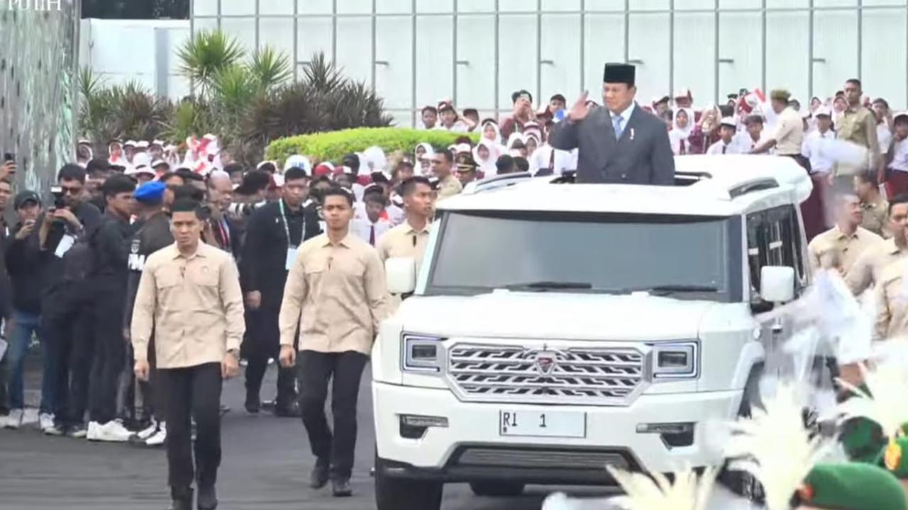 Naik Mobil Maung Garuda, Prabowo Buka Indo Defence 2025