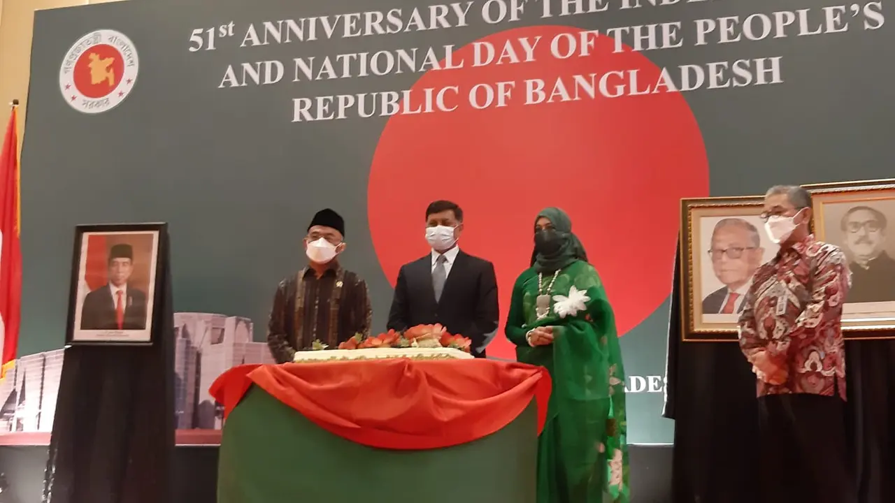 Menko PMK Muhadjir Effendy bersama Dubes Bangladesh di RI Mohammad Mostafizur Rahman.