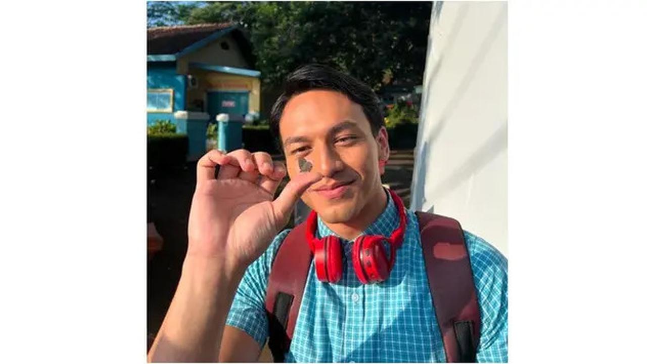 6 Potret Gaya Jefri Nichol untuk Karakter Film Aku Jati Aku Asperger, Tampil Unik