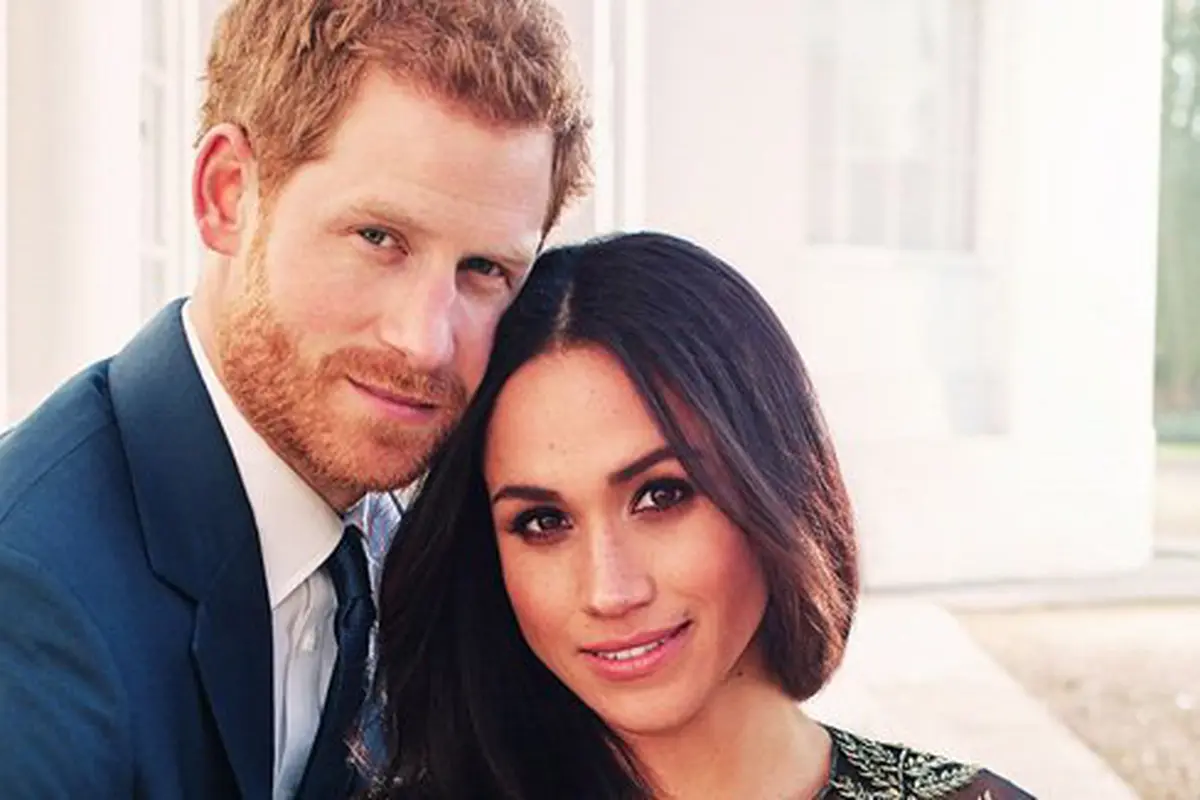 Prince Harry dan Meghan Markle/copyright Alexi Lubomirski/REX/Shutterstock