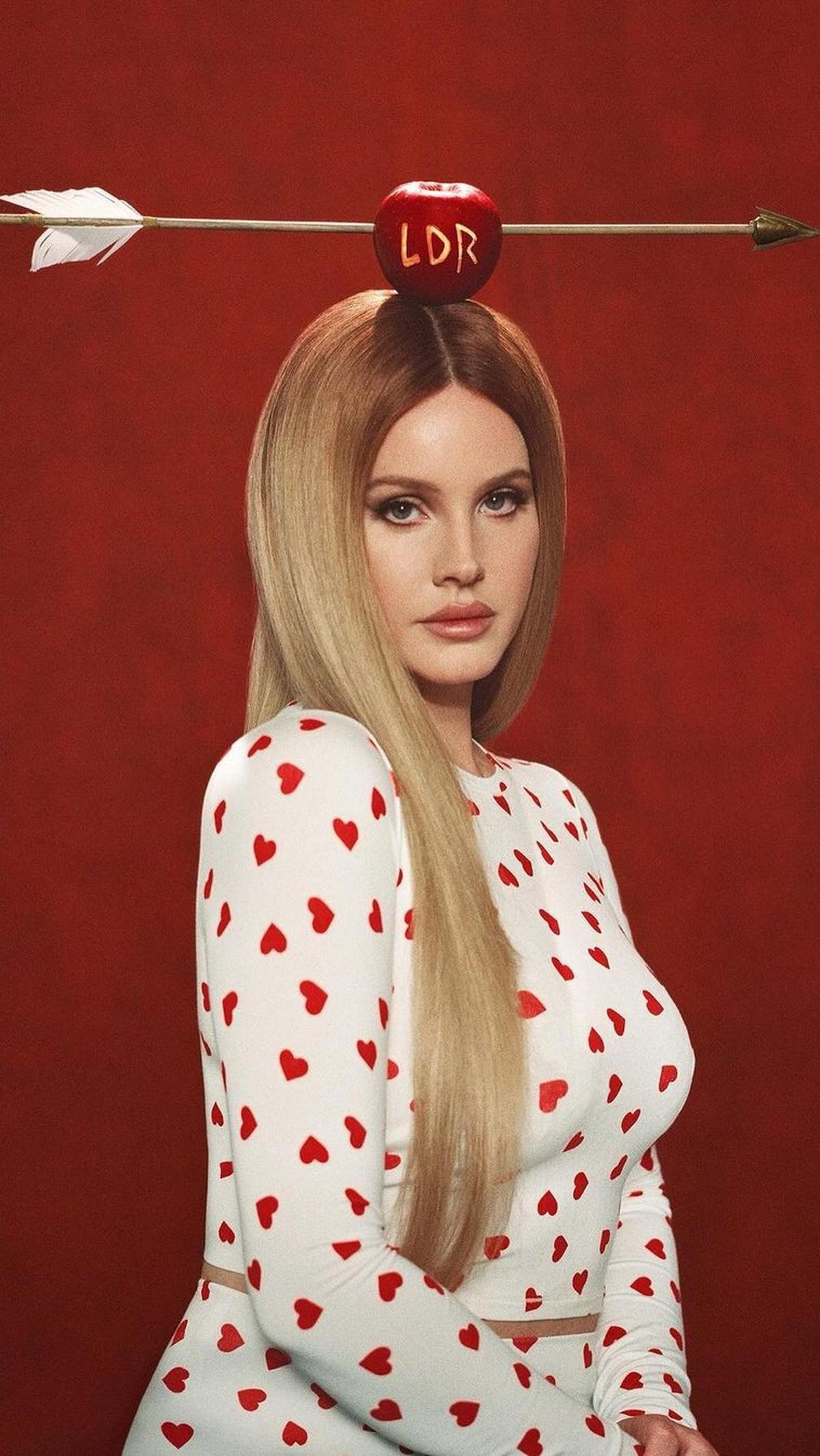 Ketenaran Koleksi: Lana Del Rey sebagai Wajah Kampanye