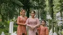 Netizen beramai-ramai mengucapkan selamat kepada Syifa dan Nanda. Tak sedikit pula yang mendoakan agar Ayu Ting Ting cepat menyusul sang adik.  (Instagram/brideseries).